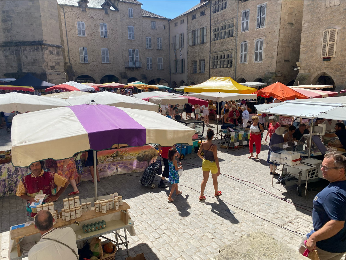 Donderdagmarkt op de Place Notre-Dame